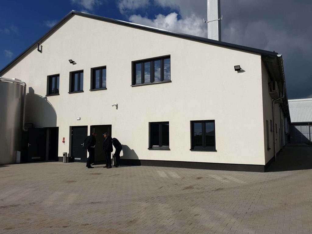 Budynek hali udojowej w Czaczu